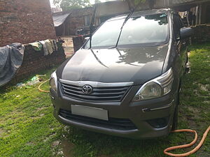 Second Hand Toyota Innova Aero Ltd 8 STR BS IV in Rae Bareli