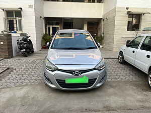 Second Hand हुंडई i20 मैग्ना (o) 1.4 crdi in चंडीगढ़