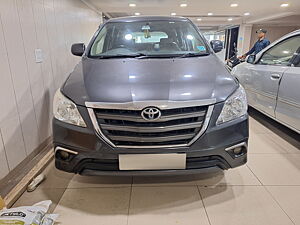 Second Hand Toyota Innova 2.5 G BS IV 8 STR in Delhi