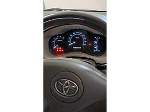 Second Hand Toyota Innova 2.5 G4 8 STR in Bangalore