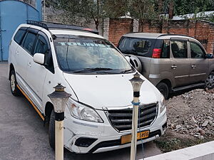 Second Hand Toyota Innova 2.5 VX 7 STR BS-III in Srinagar