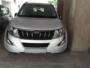 Second Hand Mahindra XUV500 W8 in Greater Noida