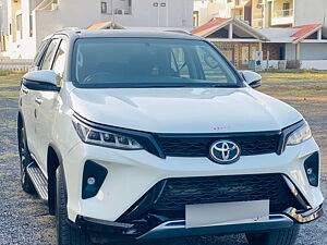 Second Hand Toyota Fortuner 2.8 4X2 AT in Rajkot