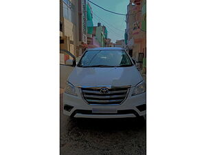 Second Hand Toyota Innova 2.5 GX 8 STR BS-IV in Gwalior