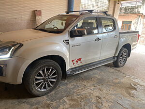 Second Hand Isuzu D-Max V-Cross V-Cross Z 4x2 AT [2021] in Solan