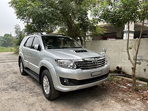 Second Hand Toyota Fortuner 4x2 AT in Vijaywada