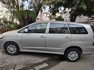 Second Hand Toyota Innova 2.5 G 8 STR BS-III in Chandigarh