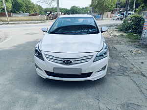 Second Hand हुंडई वरना sx 1.6 vtvt in दिल्ली