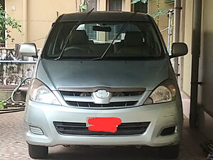 Second Hand Toyota Innova 2.5 G4 8 STR in Visakhapatnam