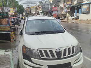 Second Hand మహీంద్రా xuv500	 w8 in లక్నో