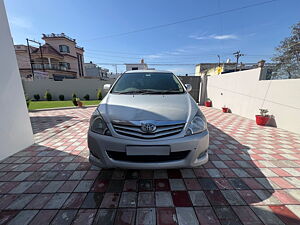 Second Hand Toyota Innova 2.5 G4 8 STR in Kashipur