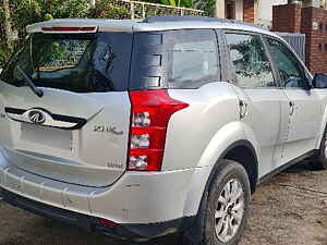 Second Hand మహీంద్రా xuv500	 w10 in వడోదర