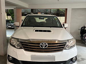 Second Hand Toyota Fortuner 3.0 4x2 AT in Delhi