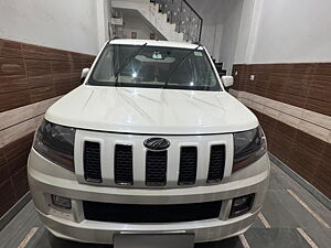 Second Hand Mahindra TUV300 T10 in Delhi