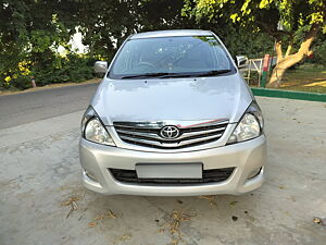 Second Hand Toyota Innova 2.5 E 8 STR in Mandi Gobindgarh