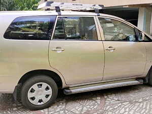 Second Hand Toyota Innova 2.5 G4 8 STR in Solapur