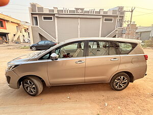 Second Hand Toyota Innova Crysta VX 2.4 8 STR in Ahmedabad