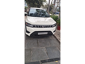 Second Hand Mahindra XUV500 W6 in Bahraich