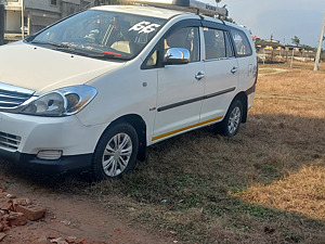 Second Hand Toyota Innova 2.5 VX 8 STR BS-IV in Darjeeling