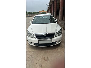 Second Hand Skoda Laura Elegance 2.0 TDI CR AT in Rajkot