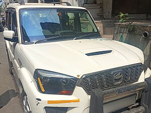 Second Hand Mahindra Scorpio S6 Plus in Surat