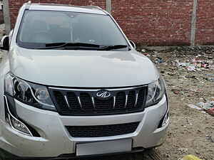 Second Hand महिंद्रा XUV500 w10 in शाहजहाँपुर