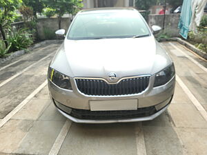 Second Hand Skoda Octavia 2.0 TDI CR Style Plus AT in Surat