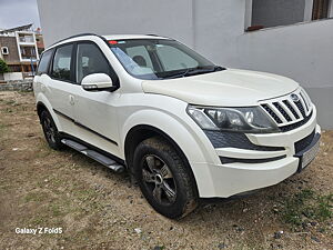 Second Hand Mahindra XUV500 W8 in Ahmedabad