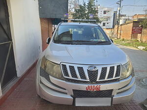 Second Hand Mahindra XUV500 W4 in Kanpur