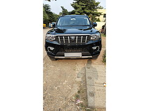 Second Hand Mahindra Scorpio Z6 Diesel MT 2WD 7 STR in Malegaon