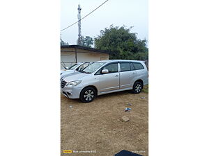 Second Hand Toyota Innova 2.5 G 8 STR BS-III in Shahdol