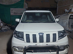 Second Hand Mahindra TUV300 T8 in Mahoba