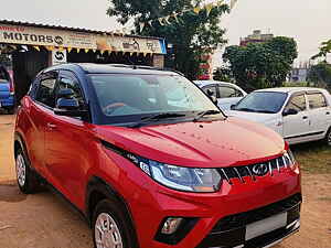 Second Hand महिंद्रा kuv100 k6 प्लस डी 6 str in ढेंकनाल