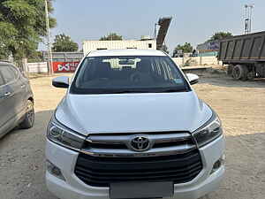 Second Hand टोयोटा इनोवा क्रिस्टा 2.4 vx 8 str [2016-2020] in पाटन