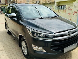 Second Hand Toyota Innova Crysta 2.4 V Diesel in Rohtak