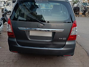 Second Hand Toyota Innova 2.0 G 8 STR BS-IV in Kutch