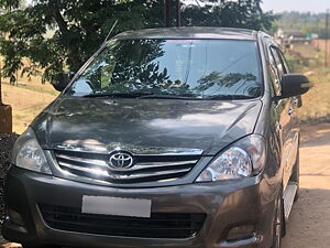 Second Hand Toyota Innova 2.5 GX 8 STR in Amravati