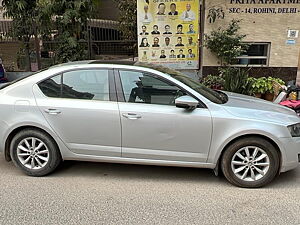 Second Hand Skoda Octavia 2.0 TDI CR Style Plus AT in Delhi