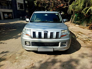 Second Hand Mahindra TUV300 T8 in Delhi