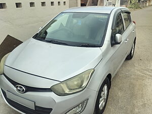 Second Hand Hyundai i20 Sportz (AT) 1.4 in Junagadh