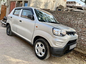 Second Hand Maruti Suzuki S-Presso VXi in Ghaziabad