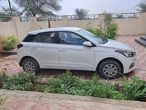 Second Hand हुंडई एलीट i20 एरा 1.4 crdi in गुड़गांव