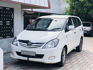 Second Hand Toyota Innova 2.5 E in Hoshiarpur