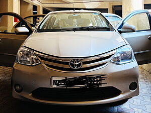 Second Hand Toyota Etios G in Vapi