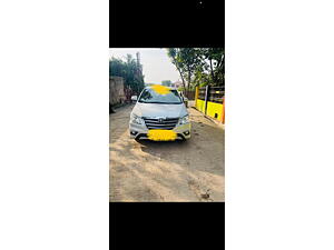 Second Hand Toyota Innova 2.5 VX 8 STR BS-IV in Raipur