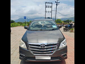 Second Hand Toyota Innova 2.5 E MS 7 STR BS-IV in Pune