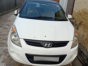 Second Hand Hyundai i20 Asta 1.4 CRDI with AVN 6 Speed in Sirsa