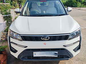 Second Hand महिंद्रा xuv300 W6 1.2 पेट्रोल एएमटी [2021] in इंदौर