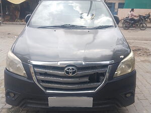 Second Hand Toyota Innova 2.5 E 8 STR in Varanasi