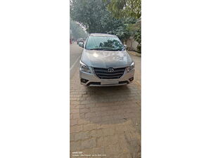 Second Hand Toyota Innova 2.5 EV PS 8 STR BS-IV in Mughalsarai